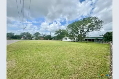 610 E Ruess Boulevard, Cuero, TX 77954 - Photo 2