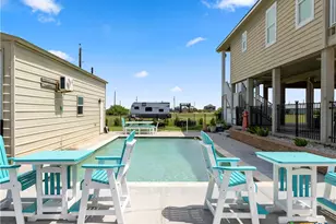 213 Porpoise Dr, Palacios, TX 77465 - Photo 4