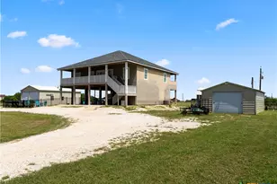 213 Porpoise Dr, Palacios, TX 77465 - Photo 2