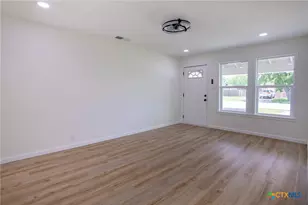 3607 Avondale St, Victoria, TX 77901 - Photo 6
