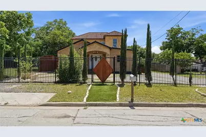 295 N West End Avenue, New Braunfels, TX 78130 - Photo 2