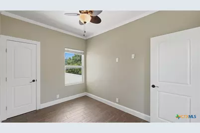 295 N West End Avenue, New Braunfels, TX 78130 - Photo 32