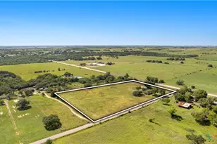2602 Bootlegger Ln, Yoakum, TX 77995 - Photo 2