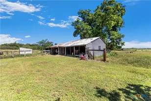 2602 Bootlegger Ln, Yoakum, TX 77995 - Photo 20