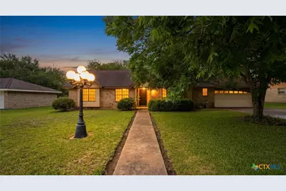 214 E Montana Drive, Shiner, TX 77984 - Photo 2