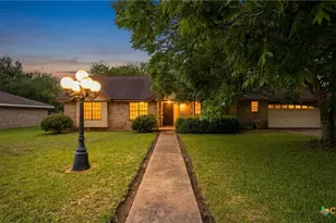 214 E Montana Dr, Shiner, TX 77984 - Photo 2