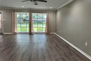 1302 Canary Ln, Seguin, TX 78155 - Photo 4