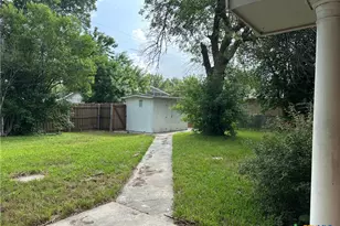 1302 Canary Ln, Seguin, TX 78155 - Photo 16