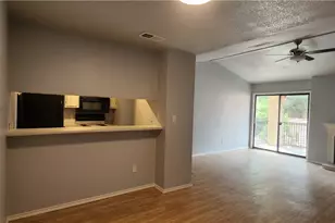 1202 Thorpe Ln, San Marcos, TX 78666 - Photo 2