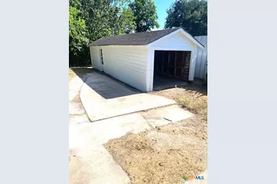 2405 Lone Tree Road, Victoria, TX 77901 - Photo 12