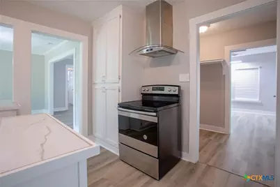 1308 E Park Avenue, Victoria, TX 77901 - Photo 12