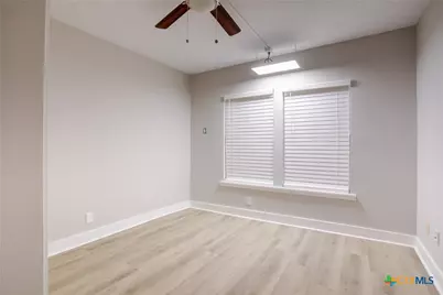 1308 E Park Avenue, Victoria, TX 77901 - Photo 18