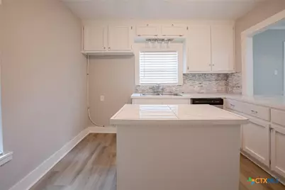 1308 E Park Avenue, Victoria, TX 77901 - Photo 10