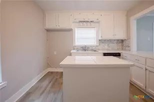 1308 E Park Ave, Victoria, TX 77901 - Photo 10