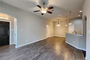 549 Creekside Frst, New Braunfels, TX 78130 - Photo 4