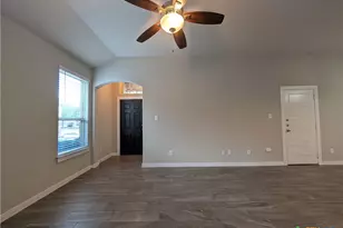 549 Creekside Frst, New Braunfels, TX 78130 - Photo 4