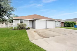 239 Rosalie Dr, New Braunfels, TX 78130 - Photo 2
