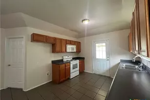 239 Rosalie Dr, New Braunfels, TX 78130 - Photo 6