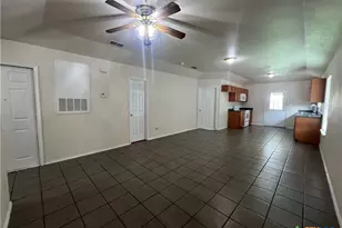 239 Rosalie Dr, New Braunfels, TX 78130 - Photo 4