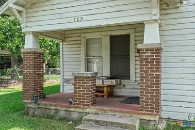 709 E 18th Street, Cameron, TX 76520 - Photo 4