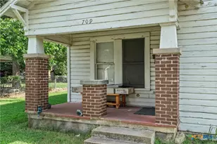 709 E 18th St, Cameron, TX 76520 - Photo 4