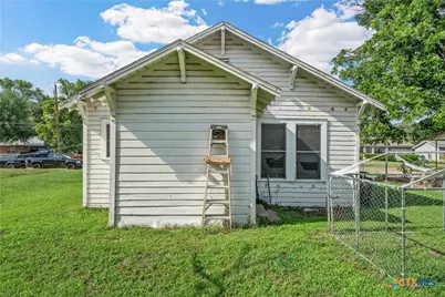 709 E 18th Street, Cameron, TX 76520 - Photo 16