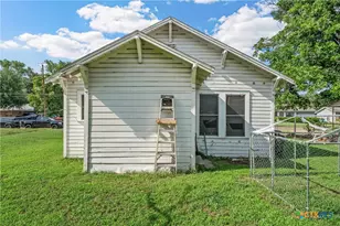 709 E 18th St, Cameron, TX 76520 - Photo 16
