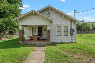 709 E 18th St, Cameron, TX 76520 - Photo 2