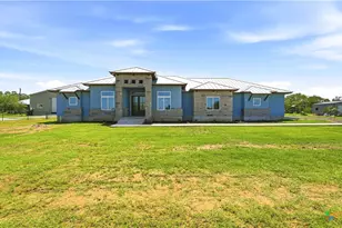 731 County Rd 356, Adkins, TX 78101 - Photo 2