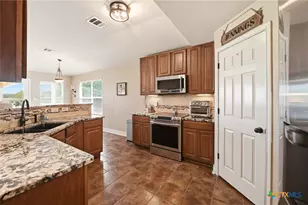 623 Starling Creek, New Braunfels, TX 78130 - Photo 12