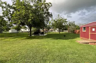 105 Kimberly Ln, Yoakum, TX 77995 - Photo 14