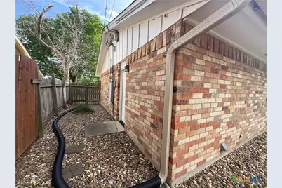 105 Kimberly Lane, Yoakum, TX 77995 - Photo 6