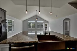 842 Madison Ave, New Braunfels, TX 78130 - Photo 18