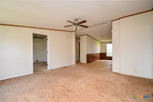 811 E Mesquite Ln, Victoria, TX 77901 - Photo 2
