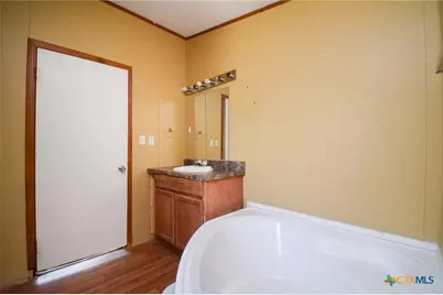 811 E Mesquite Lane, Victoria, TX 77901 - Photo 16