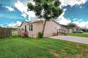 811 E Mesquite Ln, Victoria, TX 77901 - Photo 1