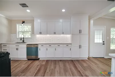 2605 N Ben Jordan Street, Victoria, TX 77901 - Photo 8