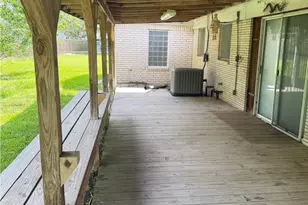 306 Avalon Ave, Port Lavaca, TX 77979 - Photo 6