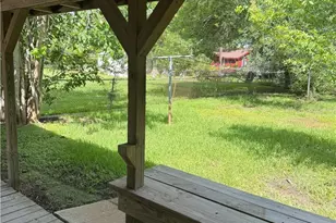 306 Avalon Ave, Port Lavaca, TX 77979 - Photo 10