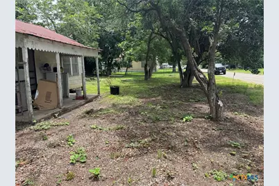 406 W French Street, Cuero, TX 77954 - Photo 4