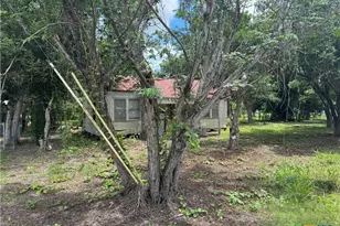 406 W French St, Cuero, TX 77954 - Photo 8