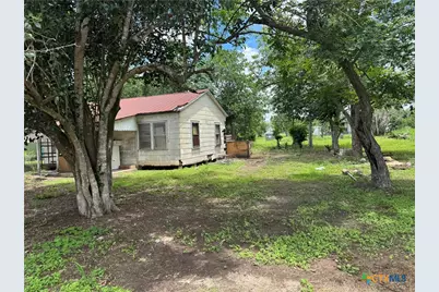 406 W French Street, Cuero, TX 77954 - Photo 2