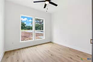 315 Post Oak St, Gonzales, TX 78629 - Photo 20