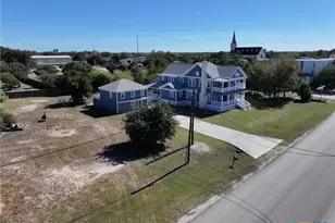 909 Power St, Refugio, TX 78377 - Photo 2