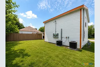 1404 W Ave E - B, Temple, TX 76501 - Photo 4