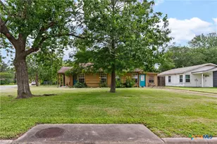 209 Sunset Dr, Edna, TX 77957 - Photo 2