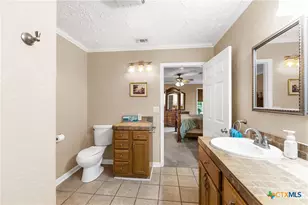 209 Sunset Dr, Edna, TX 77957 - Photo 12