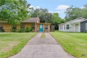 209 Sunset Dr, Edna, TX 77957 - Photo 32