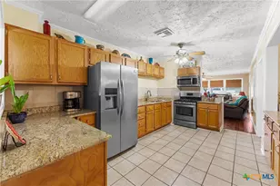 209 Sunset Dr, Edna, TX 77957 - Photo 20