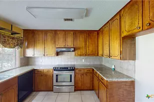 605 Broadmoor St, Victoria, TX 77904 - Photo 6